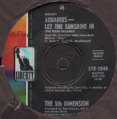 5th Dimension - Aquarius-let The Sunshine In/don'tcha Hear Me Callin' To Ya
